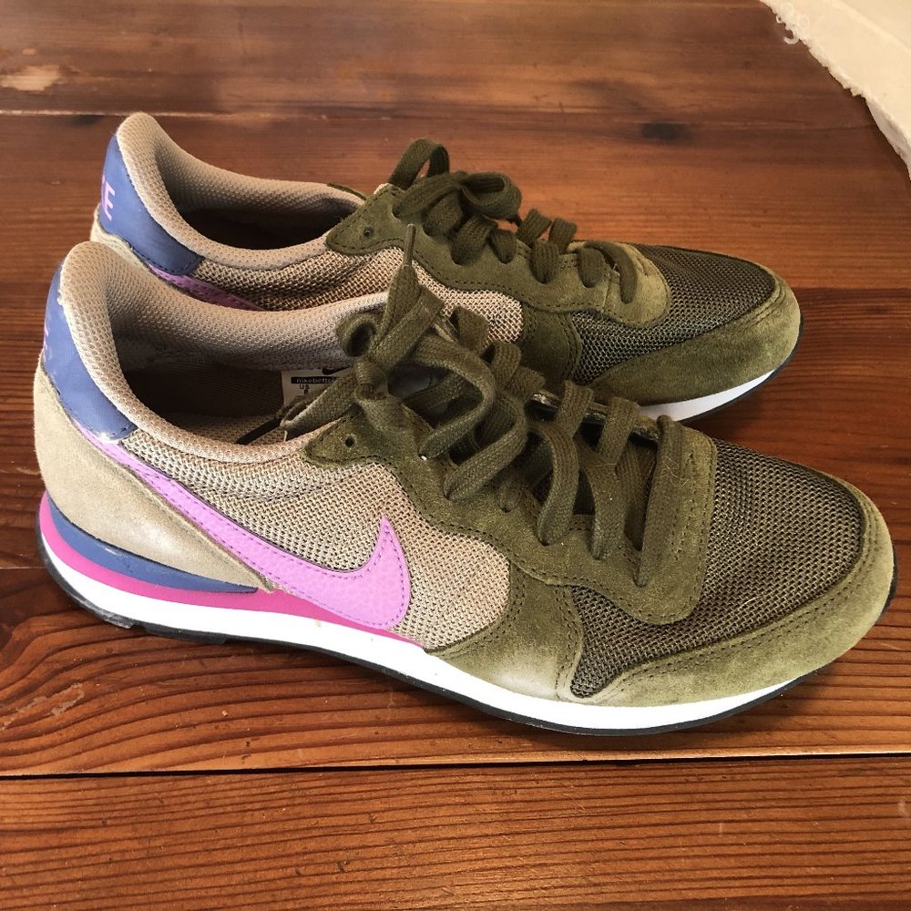 Women's NIKE running shoes olive/pink/navy size 8